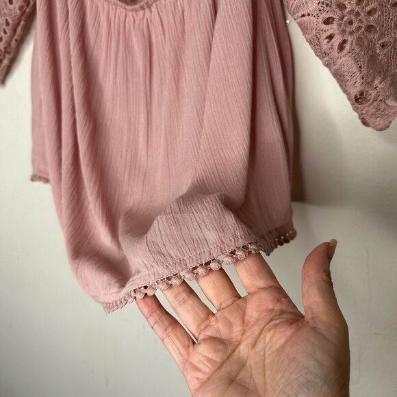Charlotte Russe Dusty Pink Off Shoulder Eyelet Short Sleeve CropTop Blouse Small - Picture 3 of 13